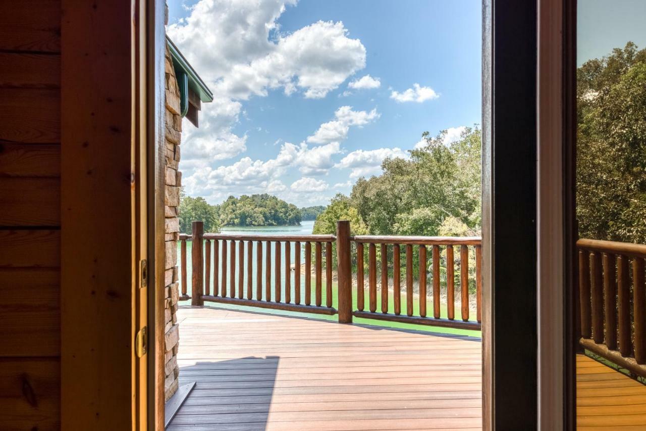 Majestic Lakefront Lodge Сев'єрвілл Екстер'єр фото